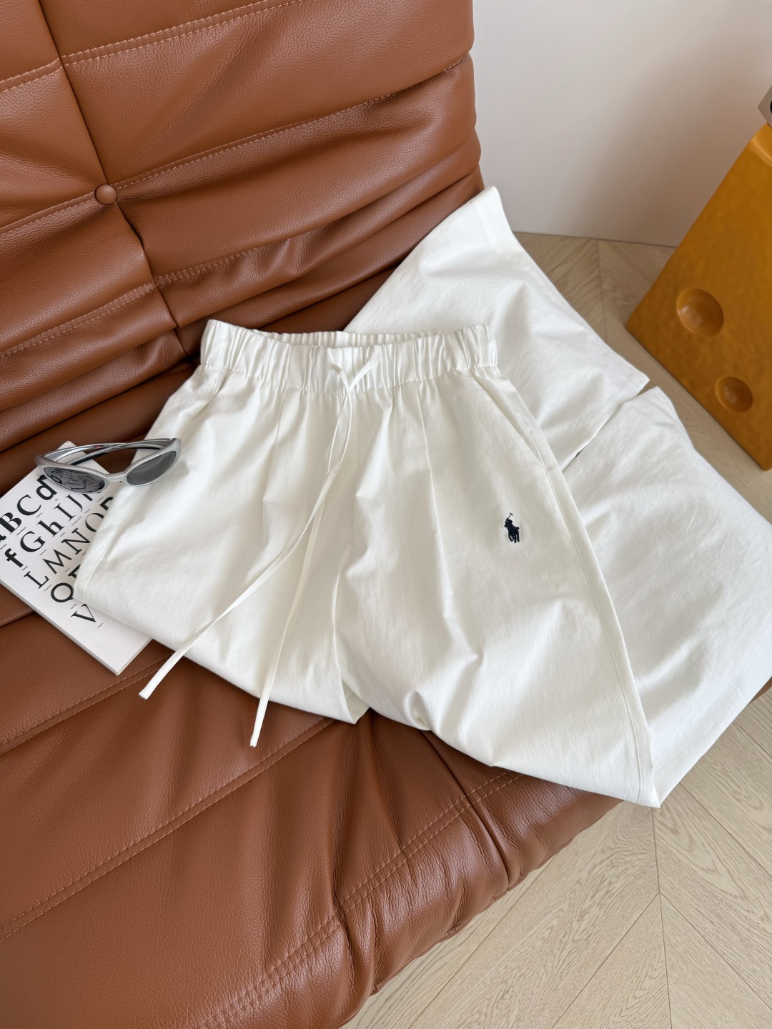 极简至爱 25ss🆕🆕小马logo刺绣白色直筒阔腿裤 日常休闲轻松get 一整个爱住了 狠高级狠干净的感