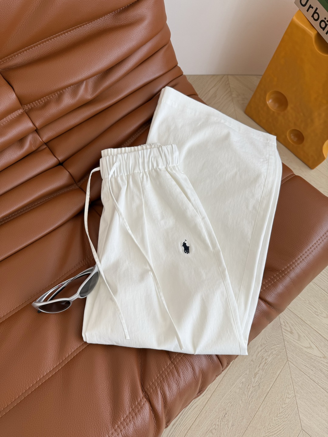 极简至爱 25ss🆕🆕小马logo刺绣白色直筒阔腿裤 日常休闲轻松get 一整个爱住了 狠高级狠干净的感
