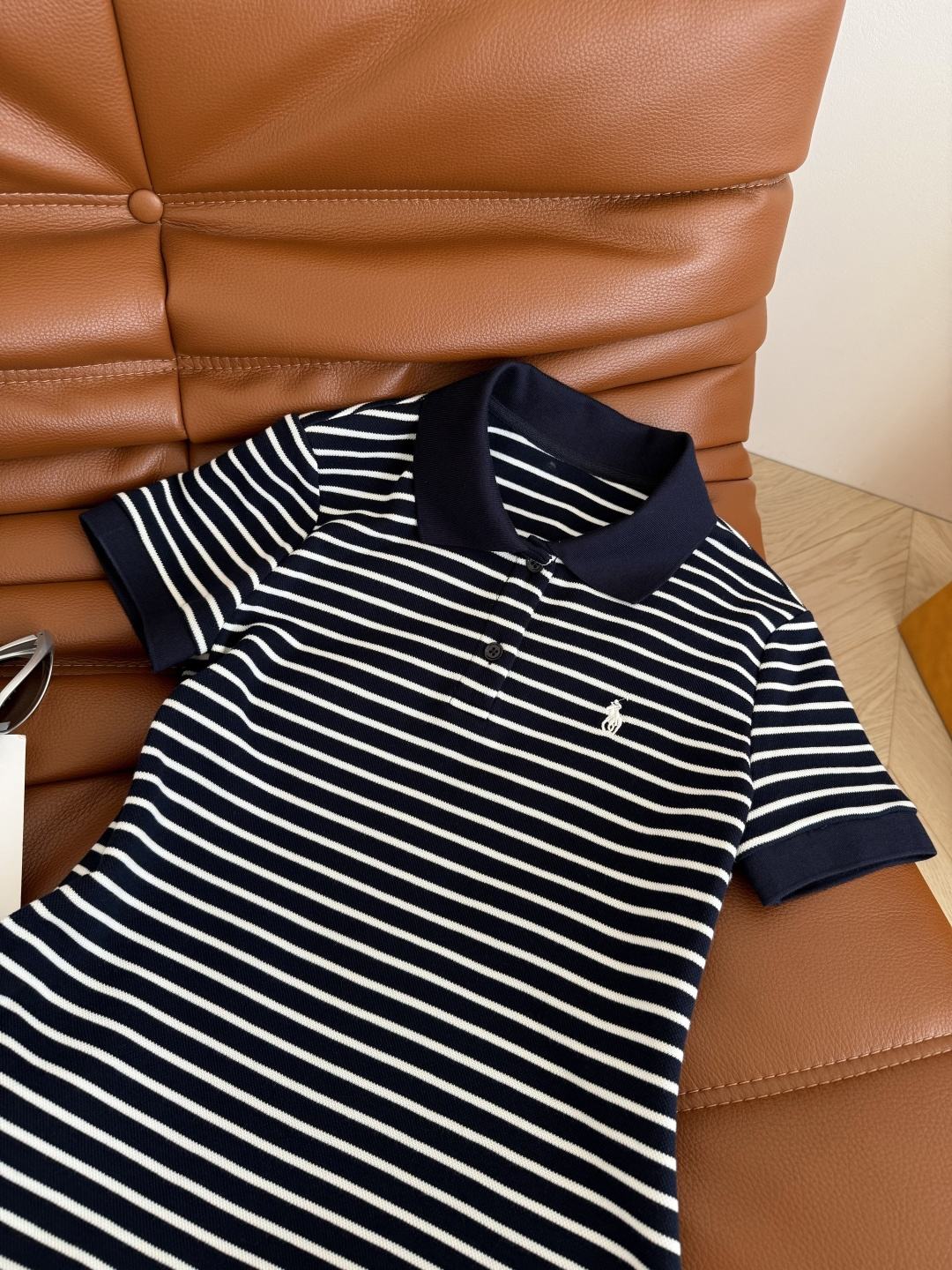 Stylish Cheesy Dress with Pony Embroidery and Glitter: P528 Collection Highlights - 图片 6