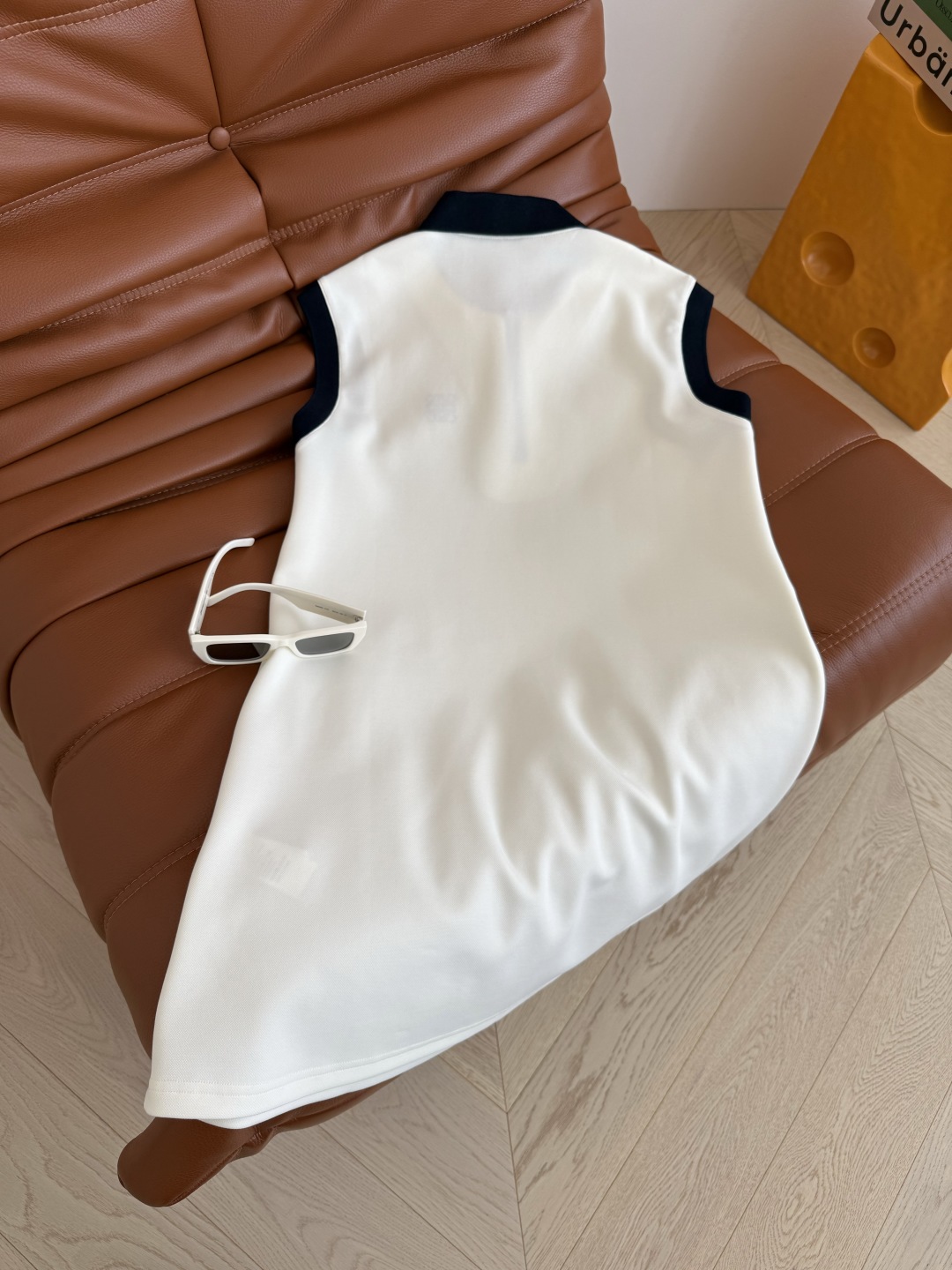 Stylish and Comfortable Polo Dress with Embroidered Logo and Unique Design - 图片 9