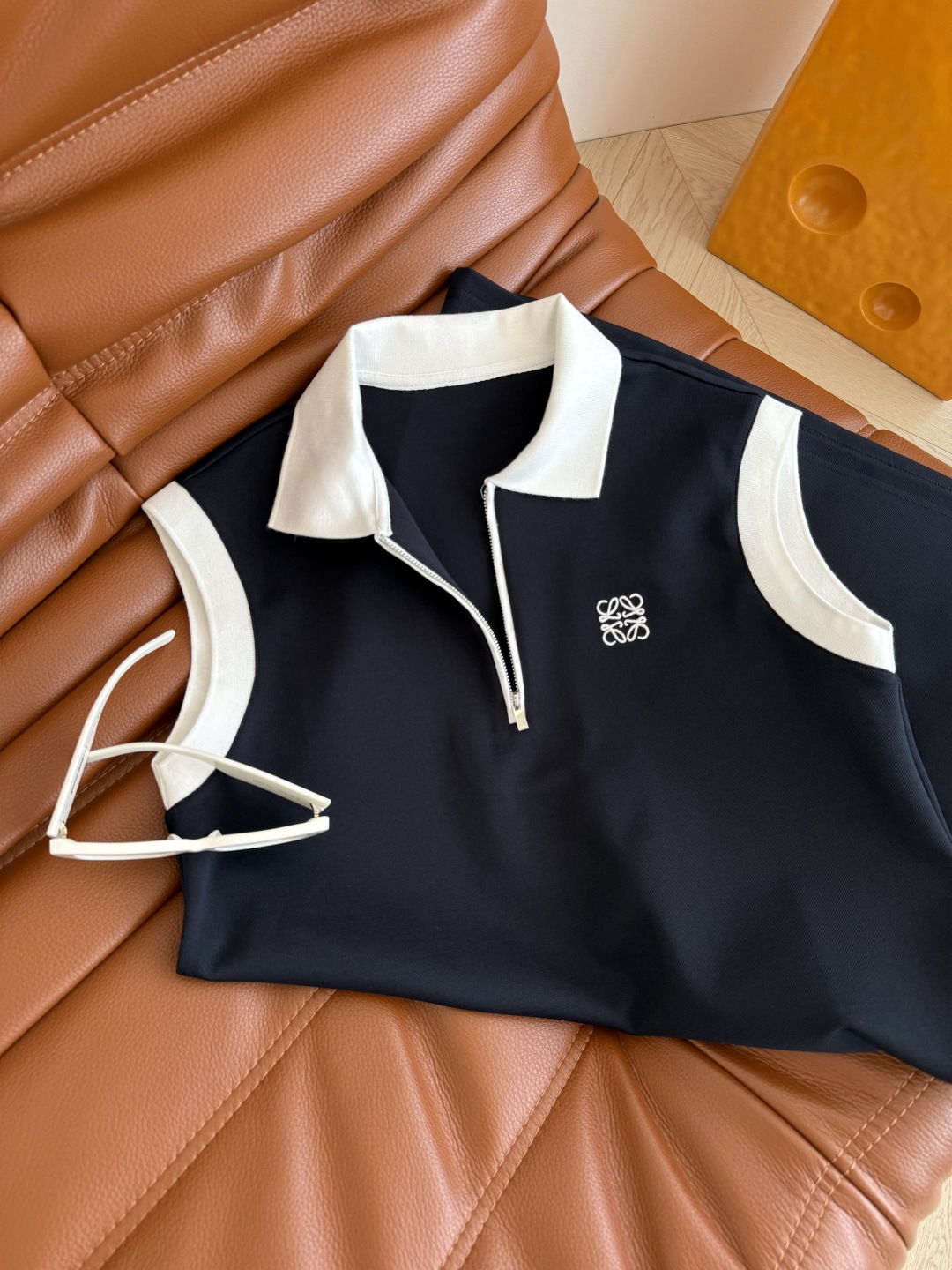 Stylish and Comfortable Polo Dress with Embroidered Logo and Unique Design - 图片 4