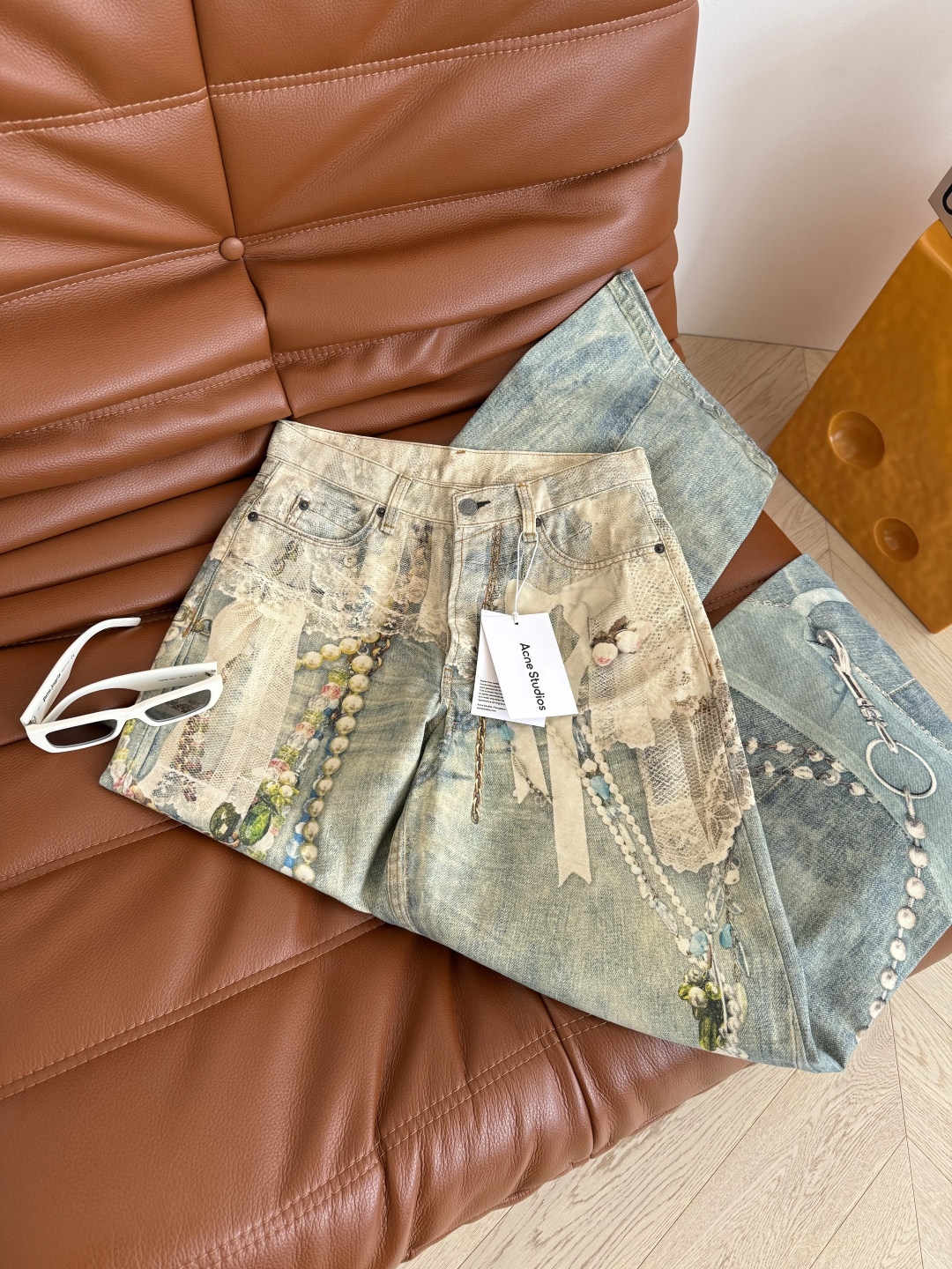 Stylish Lace Pearl Chain-Printed Jeans Collection with Sweet and Hipster Vibe - 图片 5