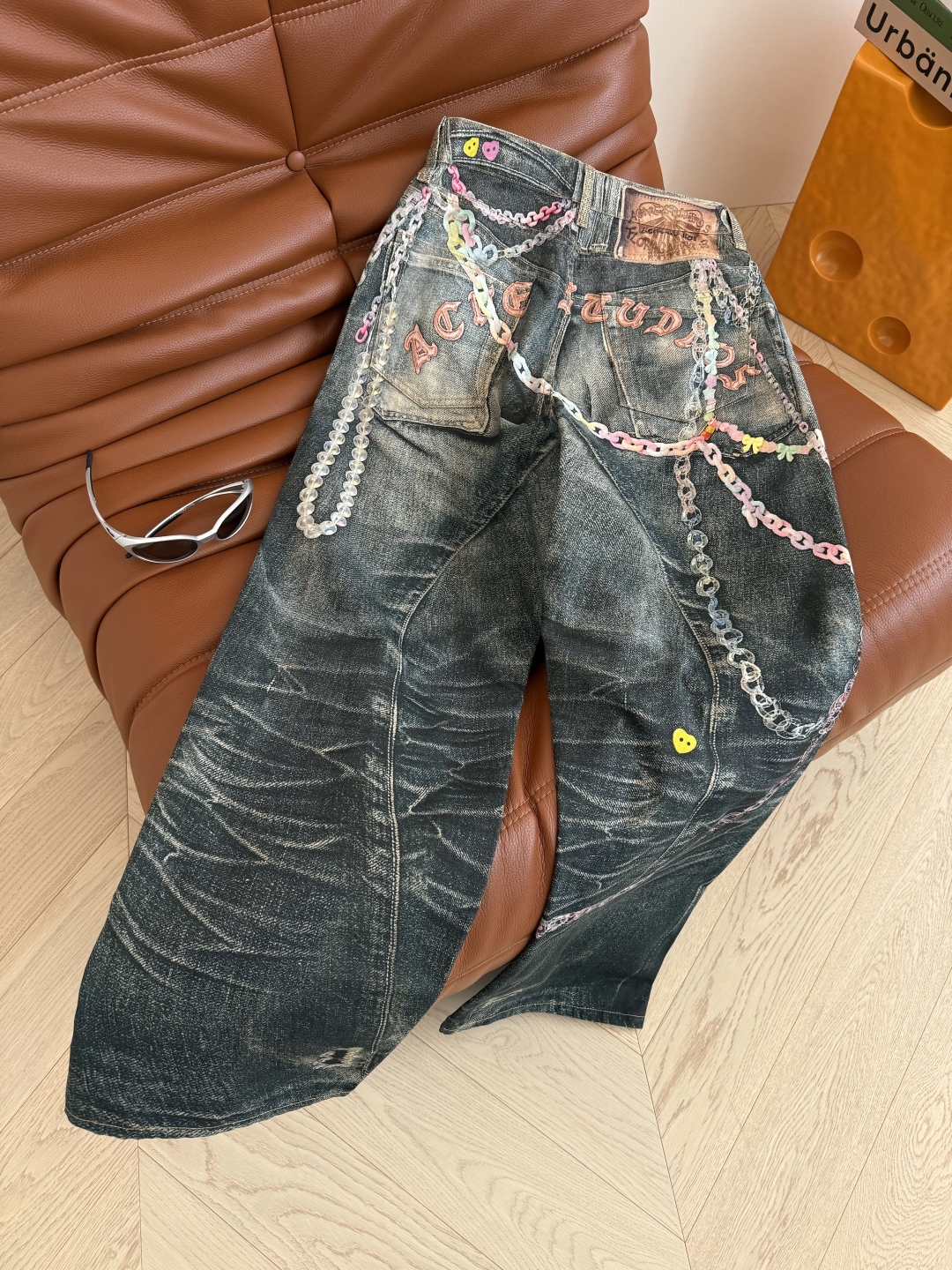 Stylish Bad-Ass Girl: Jennie Concerts, Chain-Printed Jeans, 25 New Pairs. - 图片 9