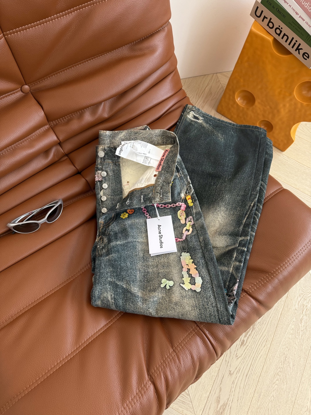 Stylish Bad-Ass Girl: Jennie Concerts, Chain-Printed Jeans, 25 New Pairs. - 图片 7