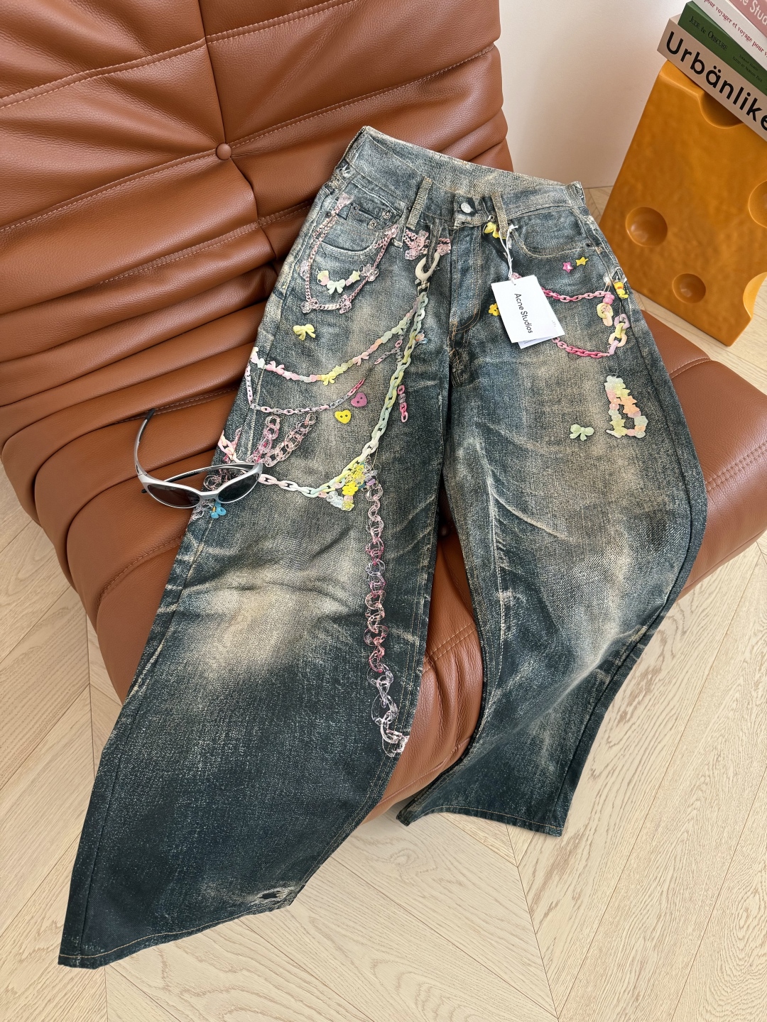 Stylish Bad-Ass Girl: Jennie Concerts, Chain-Printed Jeans, 25 New Pairs. - 图片 1