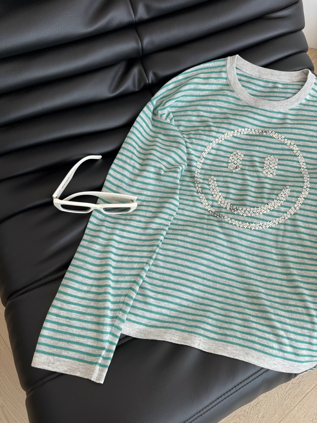 Elegant Women's Green & Gray Color Block Smile Face Long Sleeve Knit Top 5 cmp i1753526355051 3216 0 3