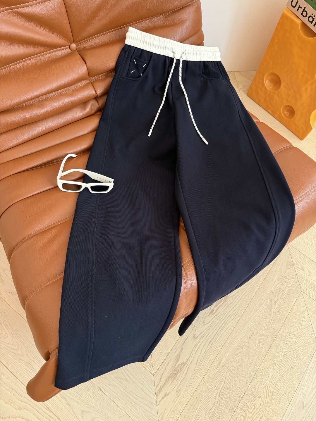 Versatile Cropped Trousers with Embroidered Logo Details - Three Colors Available 7 cmp i1754129262515 8927 0 5