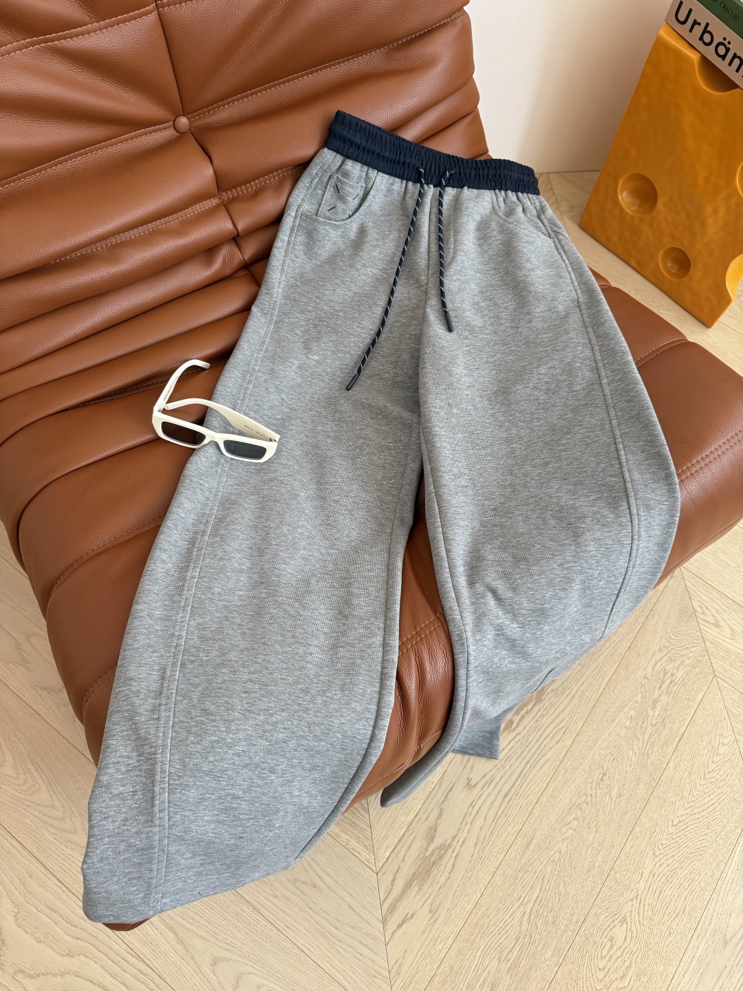 Versatile Cropped Trousers with Embroidered Logo Details - Three Colors Available 4 cmp i1754129262633 8248 0 2