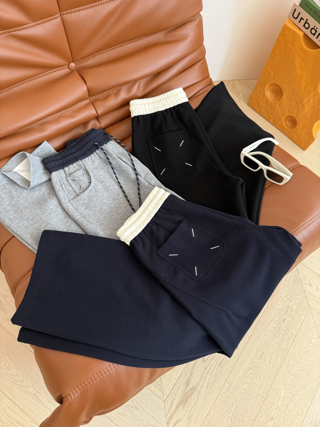 Versatile Cropped Trousers with Embroidered Logo Details - Three Colors Available 2 cmp i1754129267827 6804 0 0