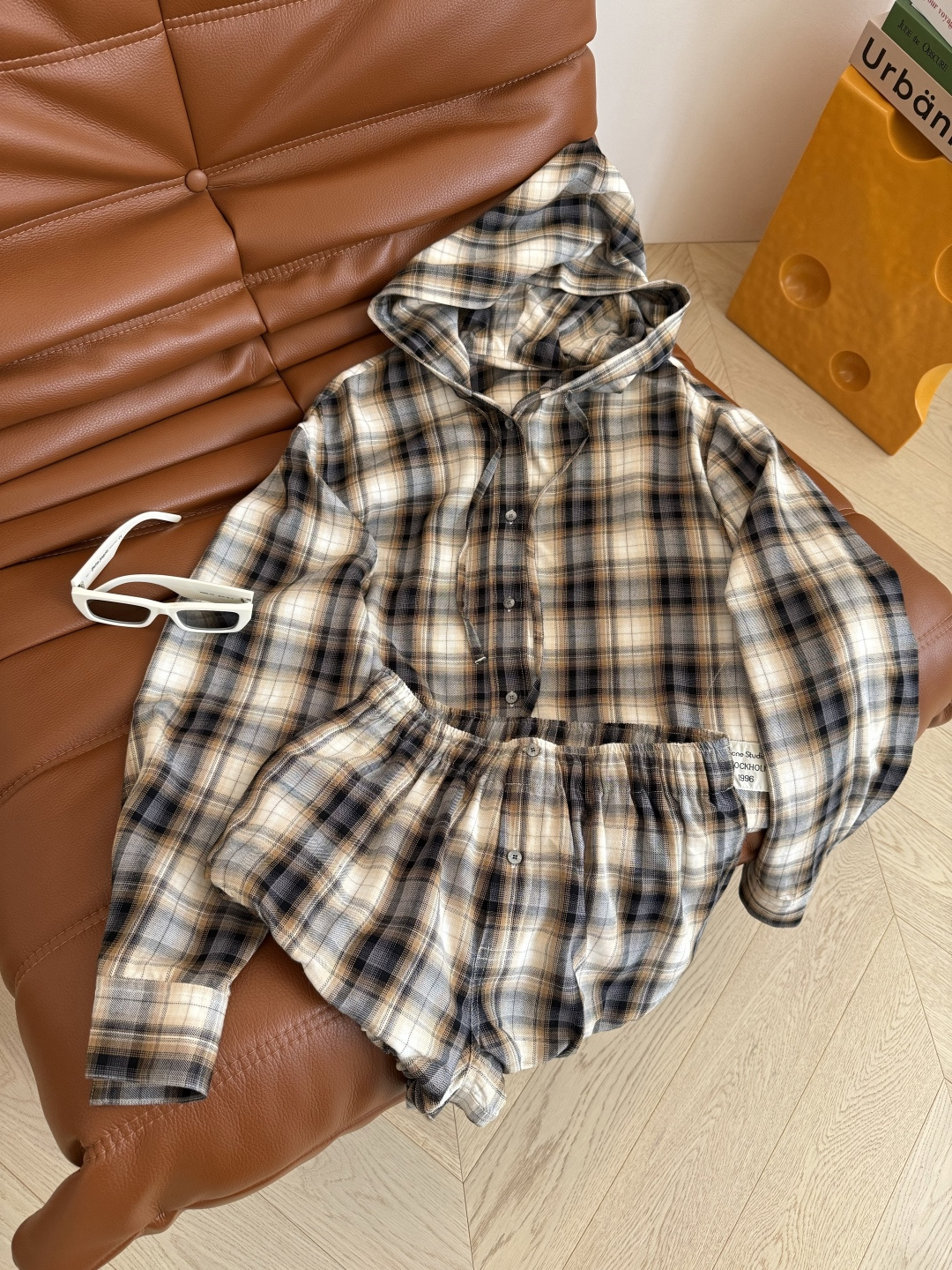 1996 Retro Suit Collection: Coat, Pair, Hat, Jacket, Shorts, Stylish Design - 图片 1