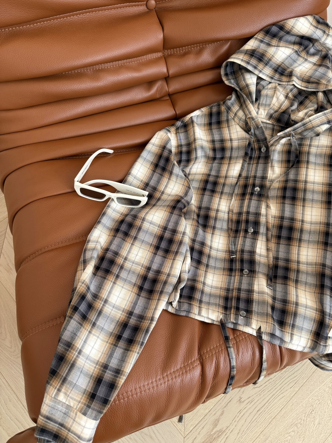 1996 Retro Suit Collection: Coat, Pair, Hat, Jacket, Shorts, Stylish Design - 图片 5