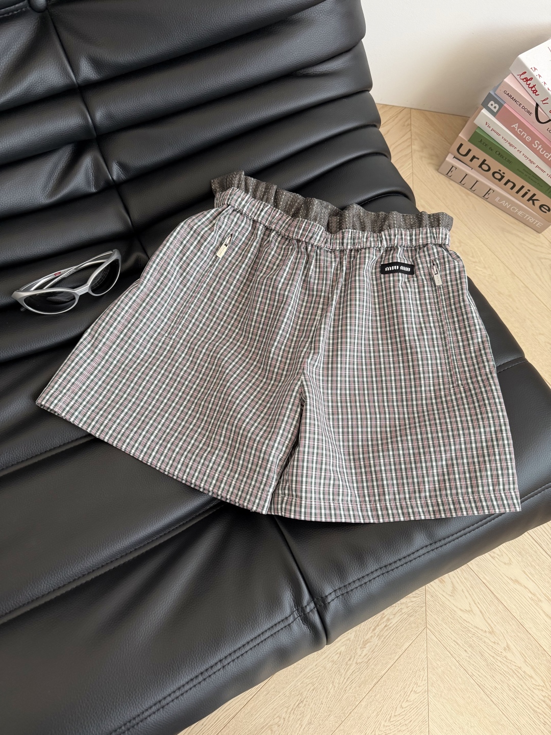 Fashionable Loose Shorts with Zipper Coats and Bold Logos Collection - 图片 7