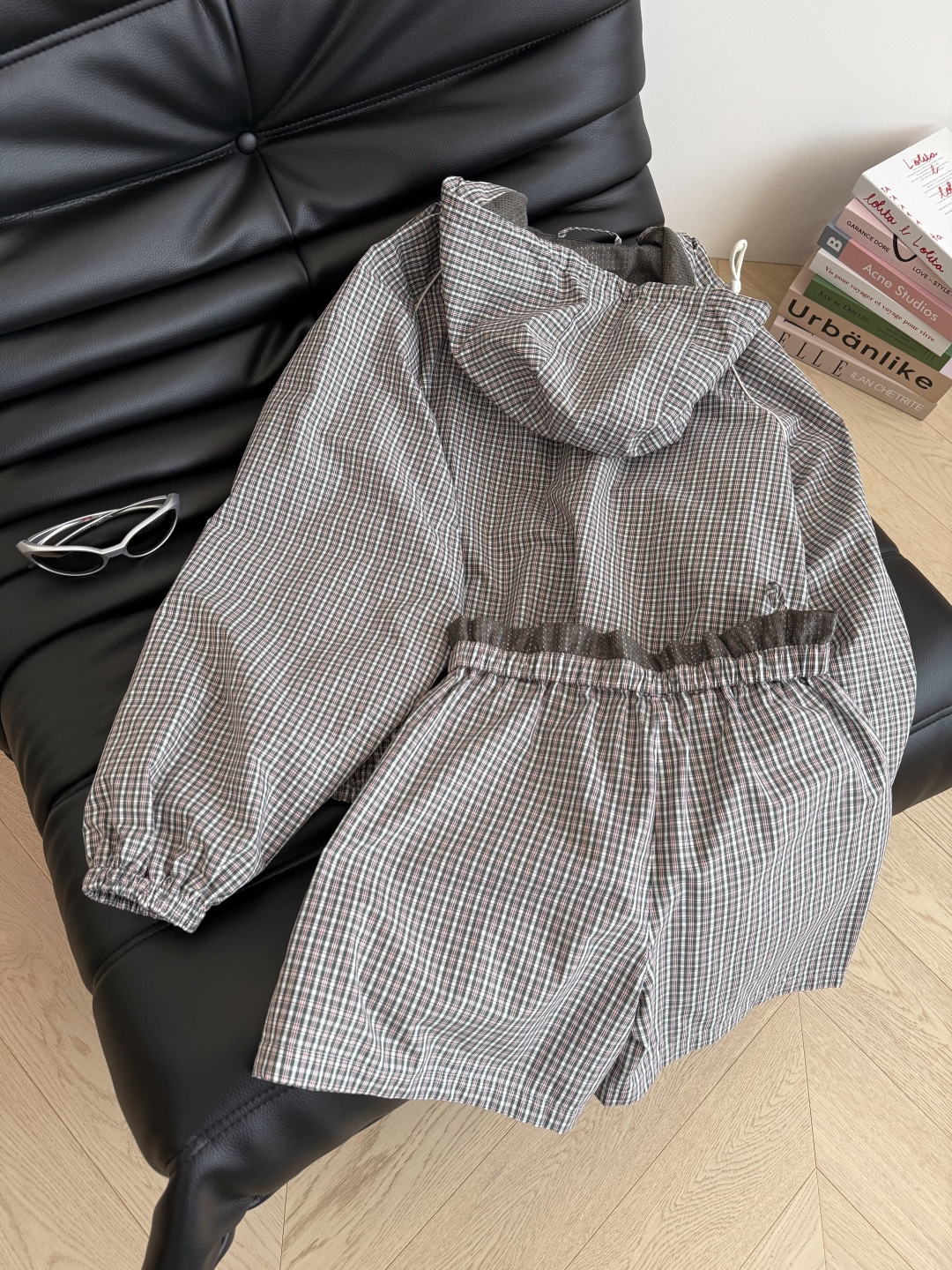 Fashionable Loose Shorts with Zipper Coats and Bold Logos Collection - 图片 9
