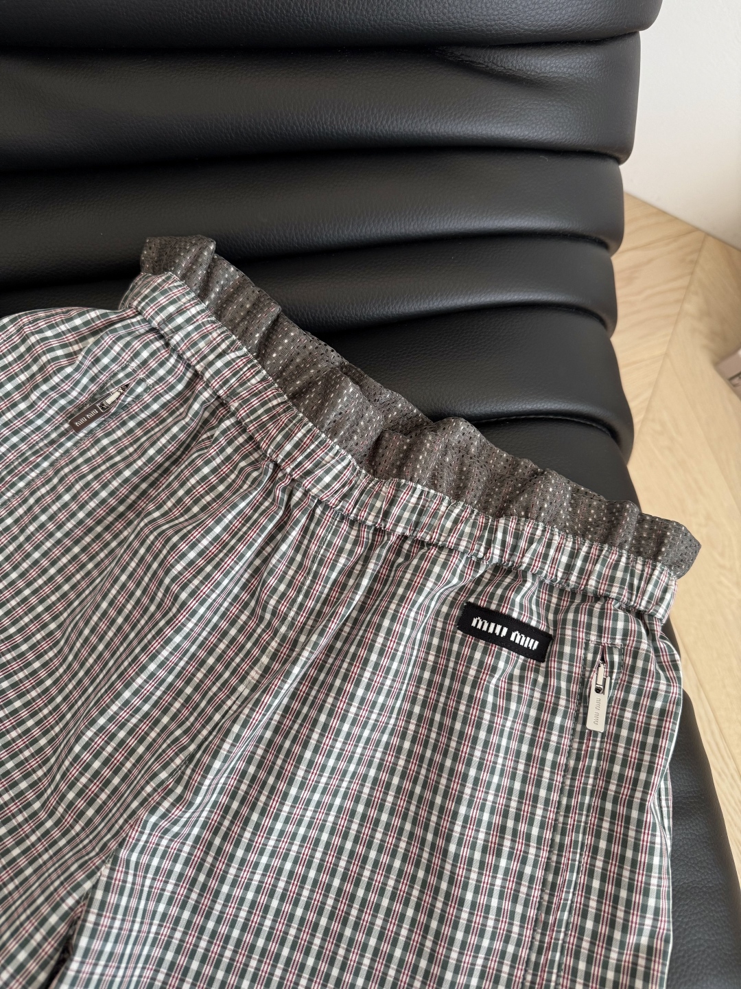 Fashionable Loose Shorts with Zipper Coats and Bold Logos Collection - 图片 8