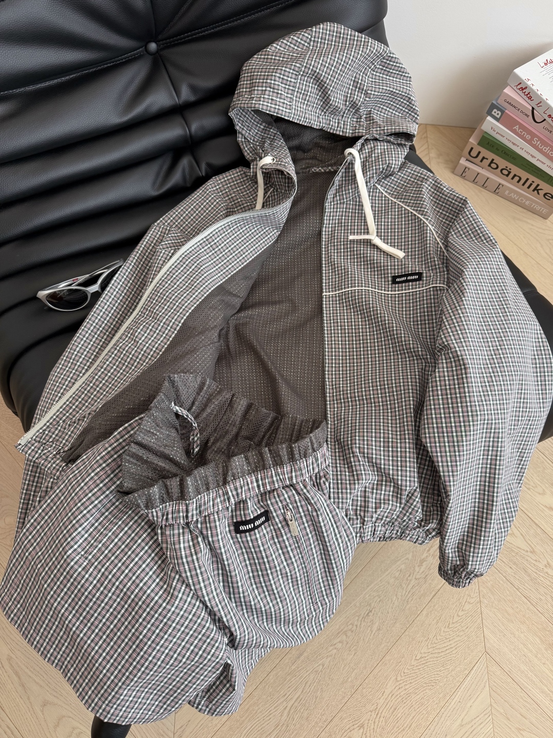 Fashionable Loose Shorts with Zipper Coats and Bold Logos Collection - 图片 4
