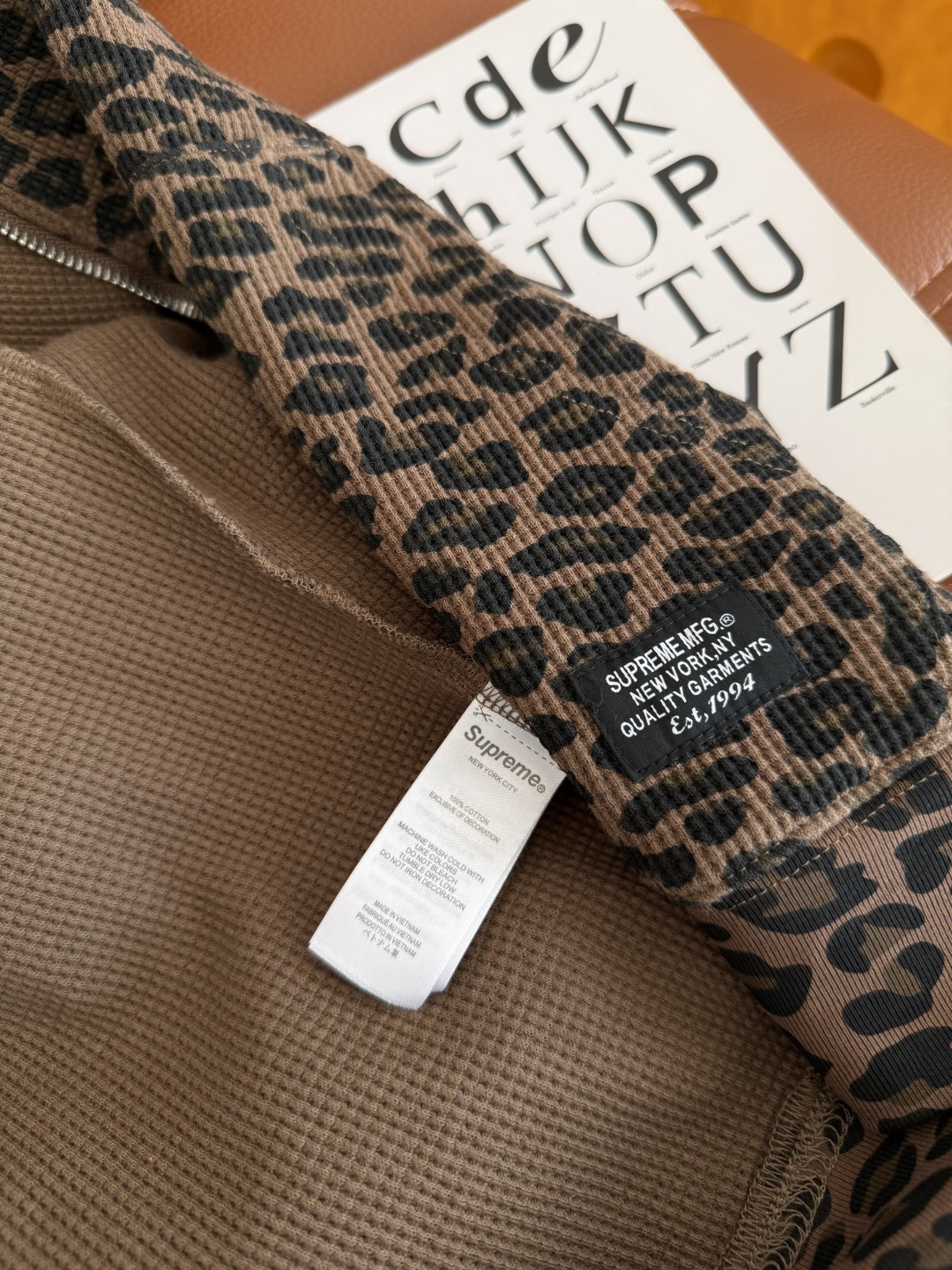 “25-Year-Old New Twilight Package: Cheetah-Striped Hood Coat in First-Class Female Suit Design” - 图片 8