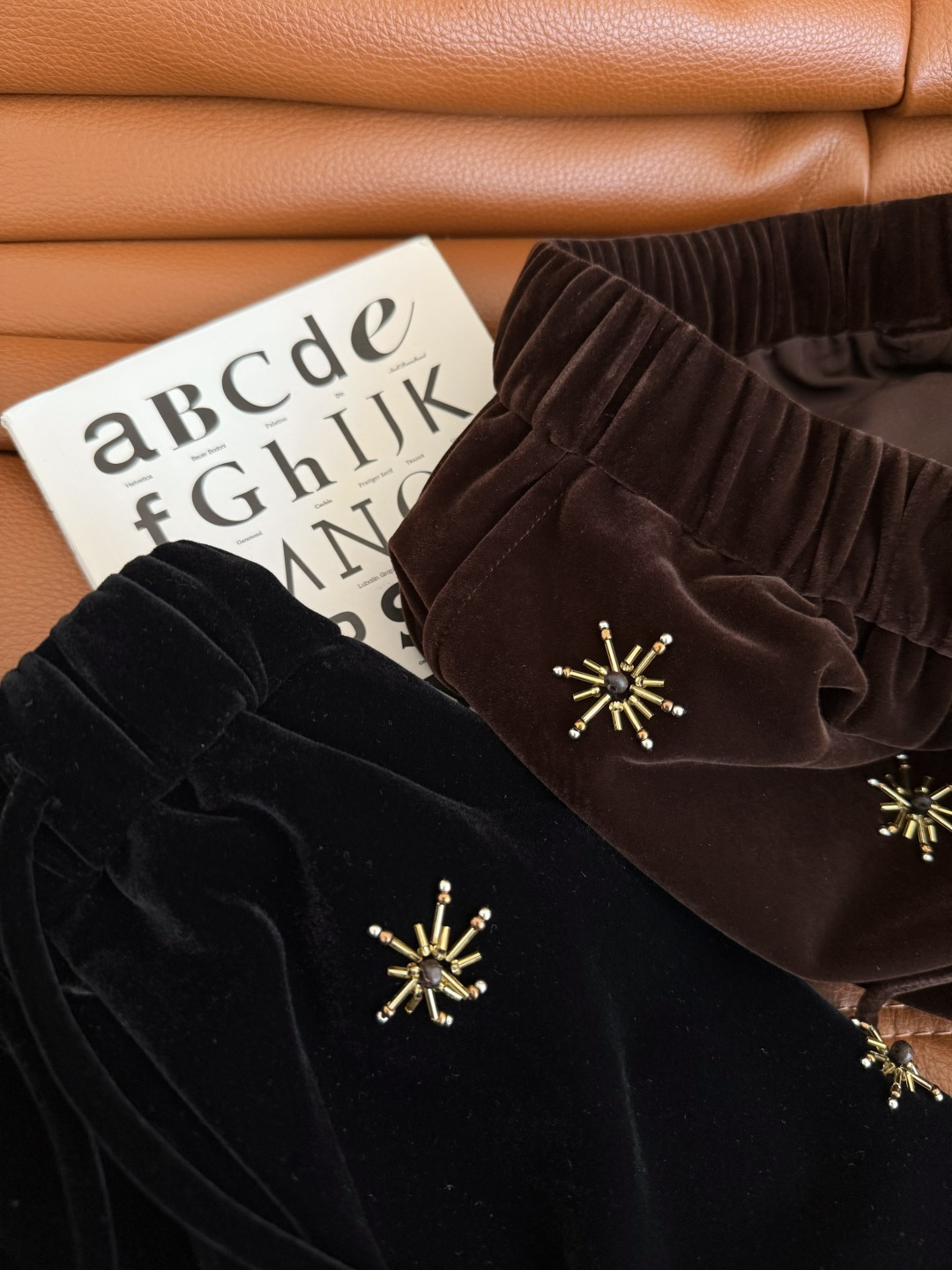 “Original Tweezers and Velvet Shorts: Autumn/Winter Packs, Handmade Nails, Tailored Pants, and More” - 图片 2