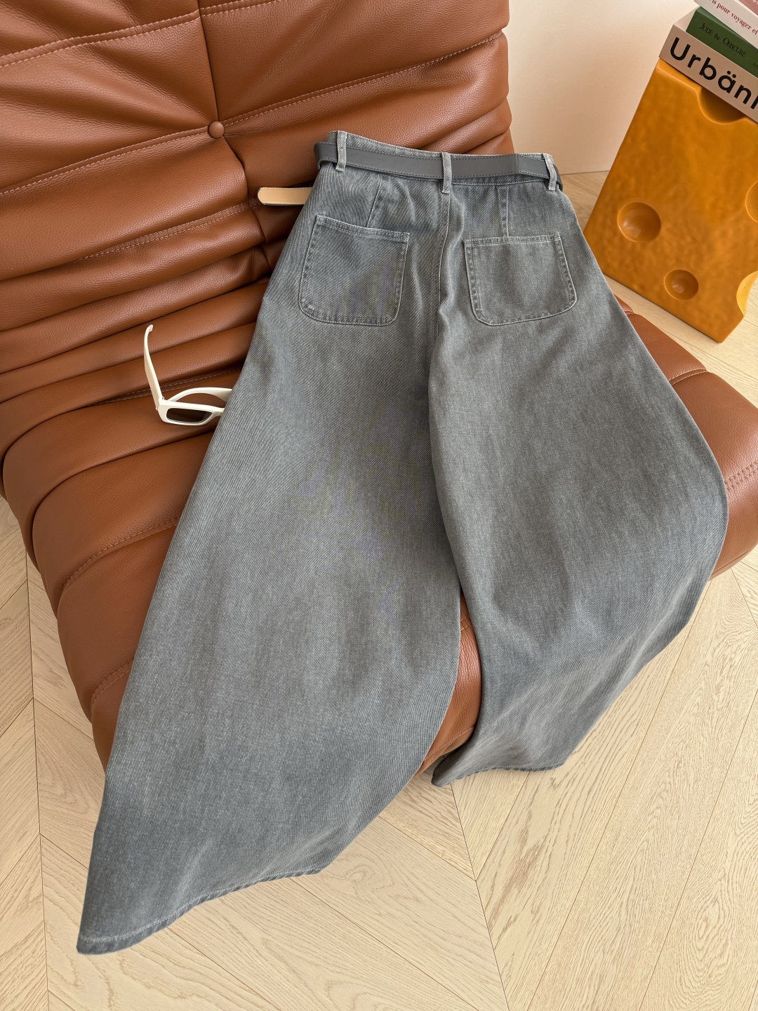 “Women’s Gray Suit with Microbrush Jeans and Broad-Legged Pants: 25 Mornings & Autumns, Tailoring Perfection” - 图片 9