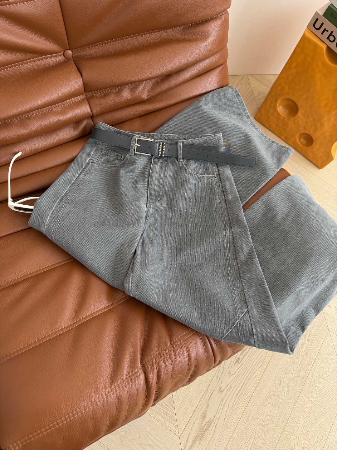 “Women’s Gray Suit with Microbrush Jeans and Broad-Legged Pants: 25 Mornings & Autumns, Tailoring Perfection” - 图片 4