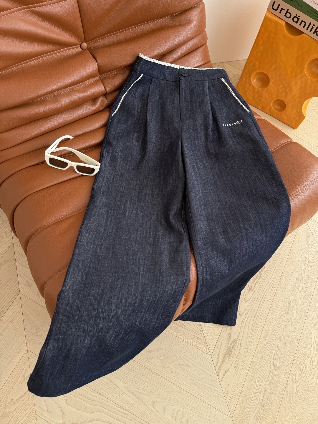 “Original One-Size-Fits-All Jeans: Daily Series with 25FW, Colored Stripes, Leg Formations, and More”