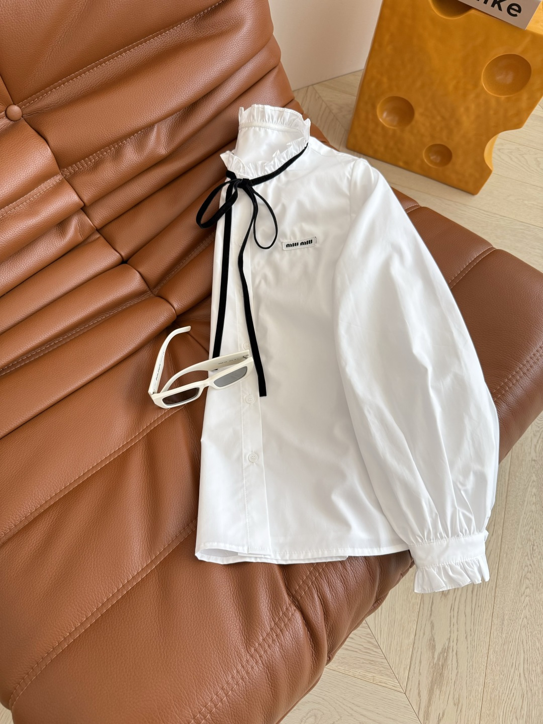 精致优雅 25FW🆕🆕丝绒系带蝴蝶结衬衫 自带法式复古感 一股中世纪的优雅气息 绝对是一件抬气质的单品 