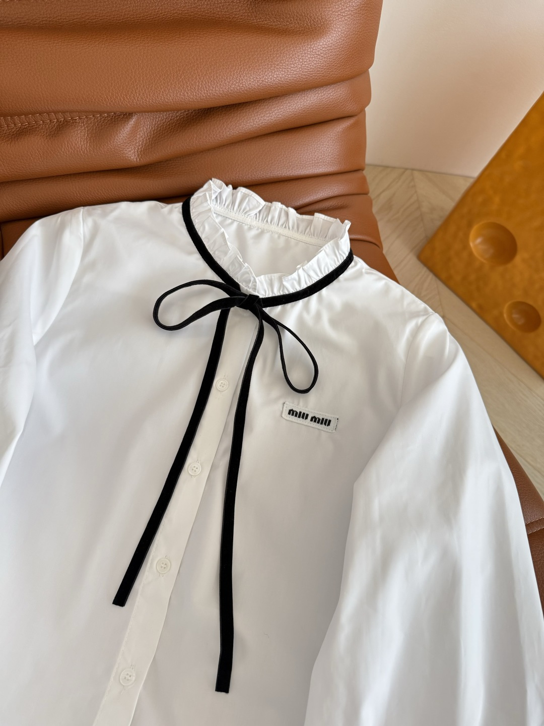 精致优雅 25FW🆕🆕丝绒系带蝴蝶结衬衫 自带法式复古感 一股中世纪的优雅气息 绝对是一件抬气质的单品 