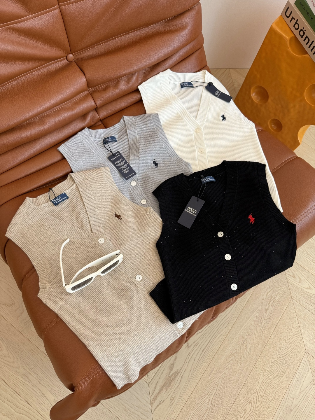 极简老钱单品 小马刺绣针织马甲上衣 不管是单穿或者内搭叠穿都很出色的一件 极简百搭 竖条纹织法 细看纱线