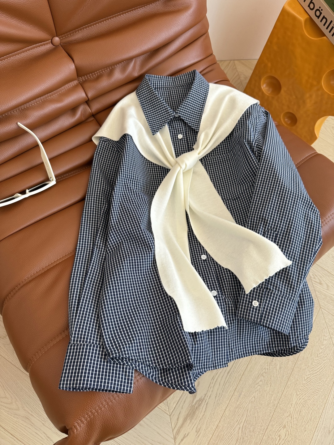 Plaid Shirt with Detachable Wool Shawl - Casual & Stylish Fall Look 5 cmp i1755947180438 3979 0 3