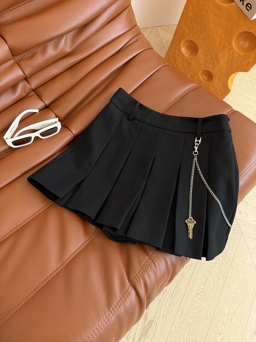 Wool Blend Pleated Skirt Pants with Detachable Chain - Elegant & Versatile 5 cmp i1755947252946 2310 0 3
