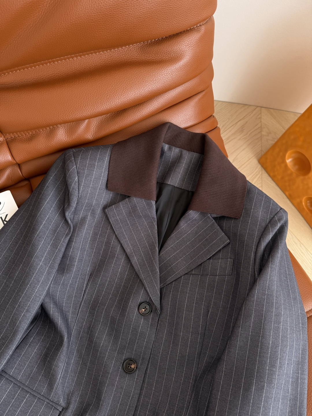 25秋冬 假两件设计针织领一套搭配 缪式时髦 自上而下利落有型 整个版型剪裁不挑人 非常藏肉 对身材没有