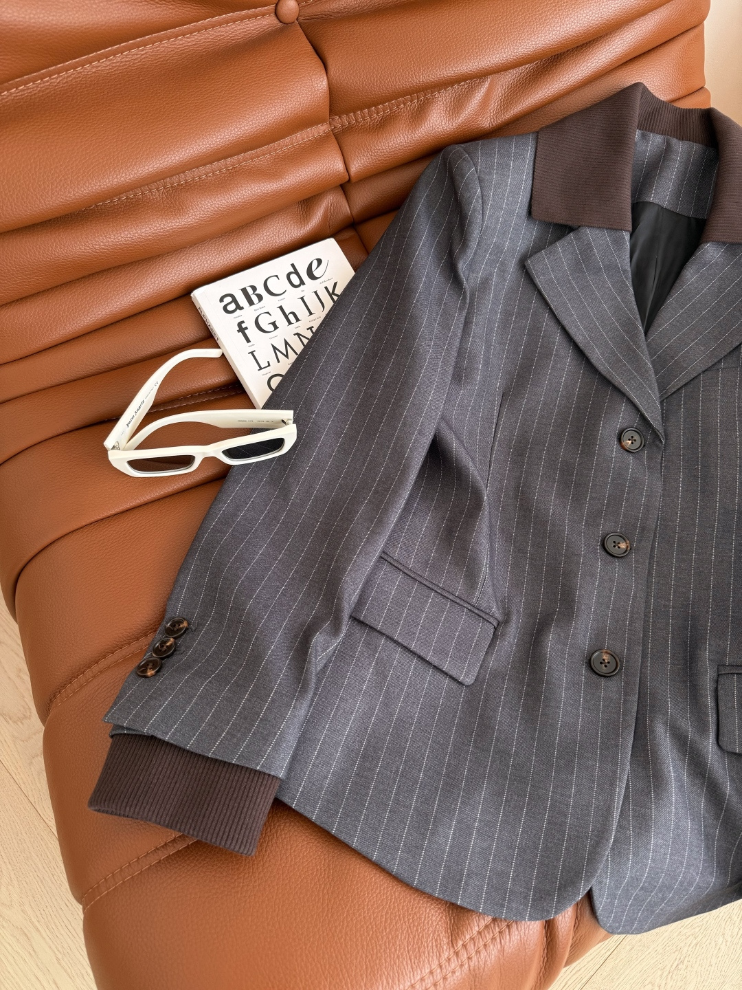 25秋冬 假两件设计针织领一套搭配 缪式时髦 自上而下利落有型 整个版型剪裁不挑人 非常藏肉 对身材没有