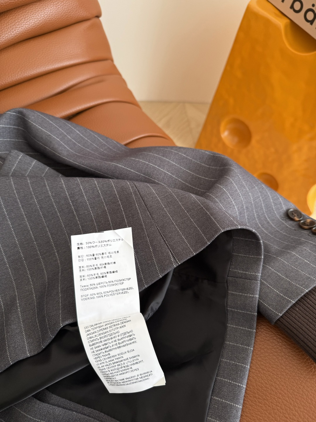 25秋冬 假两件设计针织领一套搭配 缪式时髦 自上而下利落有型 整个版型剪裁不挑人 非常藏肉 对身材没有