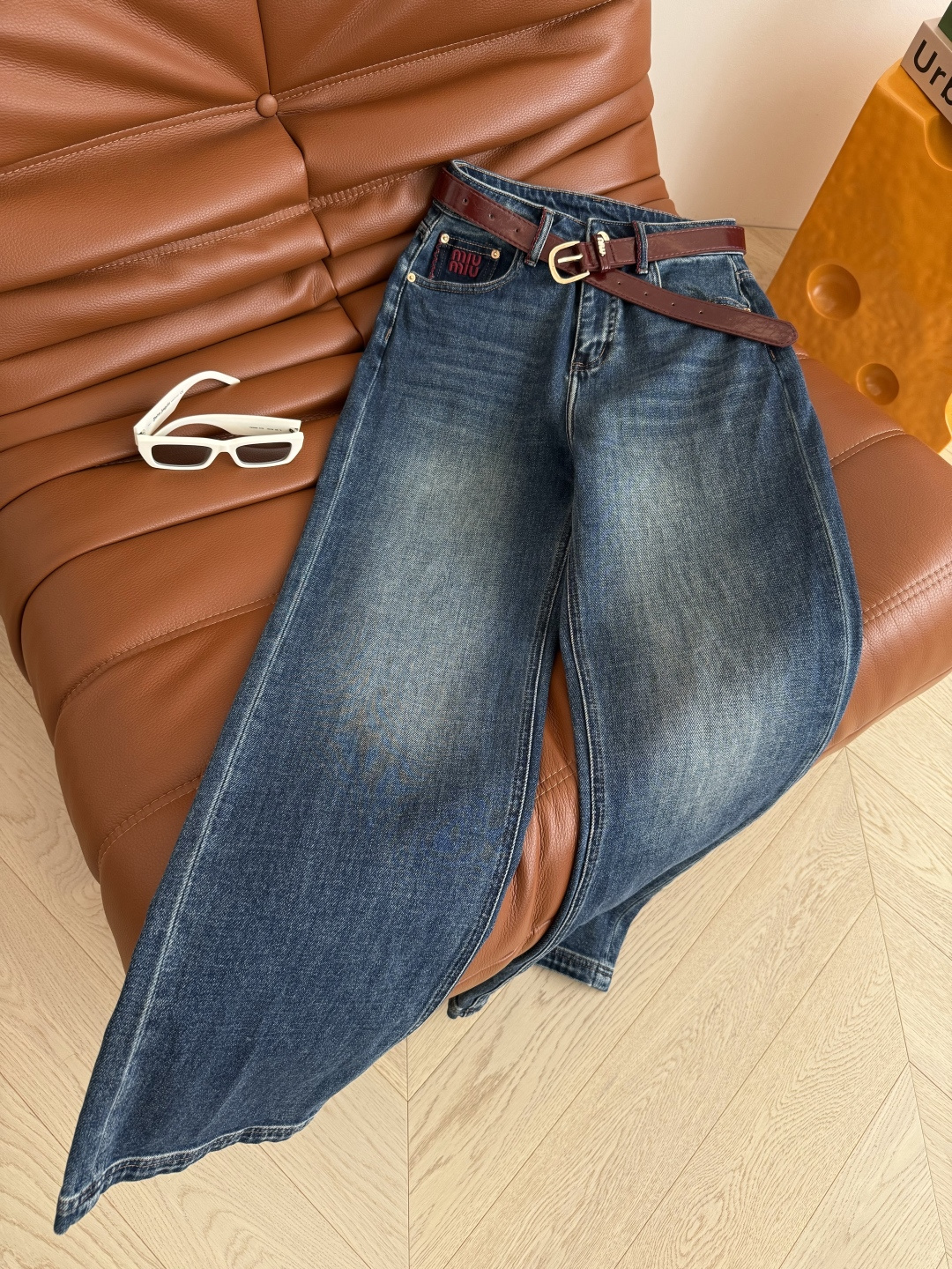 百搭系列款 25FW 字母logo刺绣牛仔裤 复古蓝洗水经典百搭 两个配色的刺绣和腰带可以选择 酒红色和