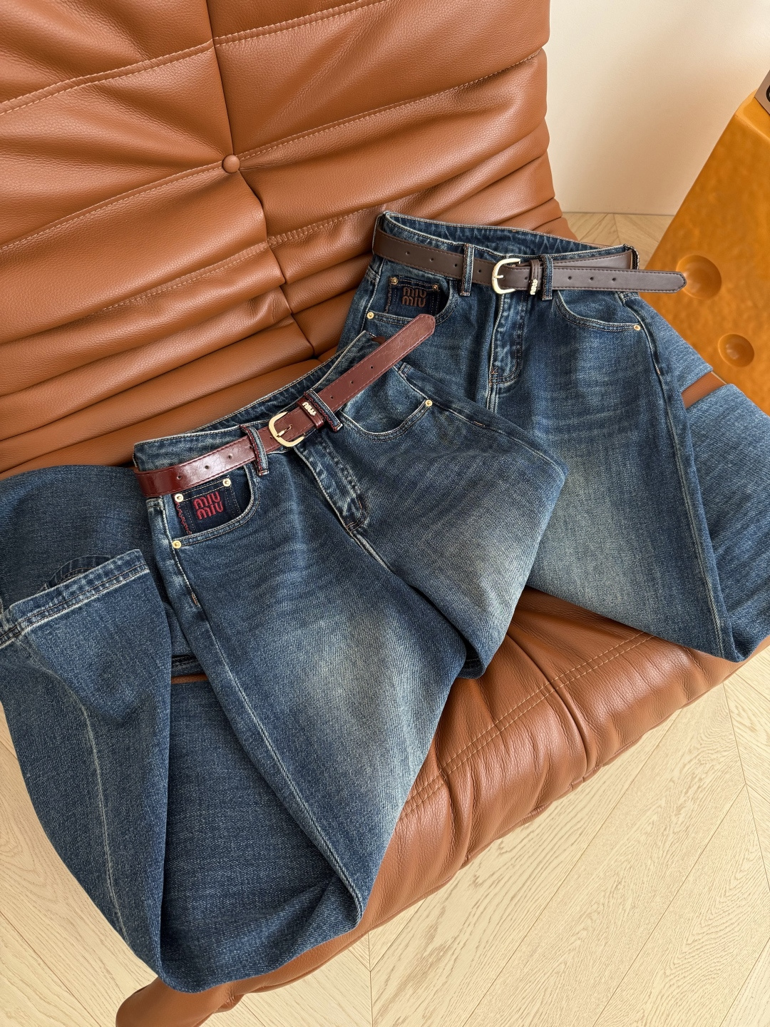 百搭系列款 25FW 字母logo刺绣牛仔裤 复古蓝洗水经典百搭 两个配色的刺绣和腰带可以选择 酒红色和