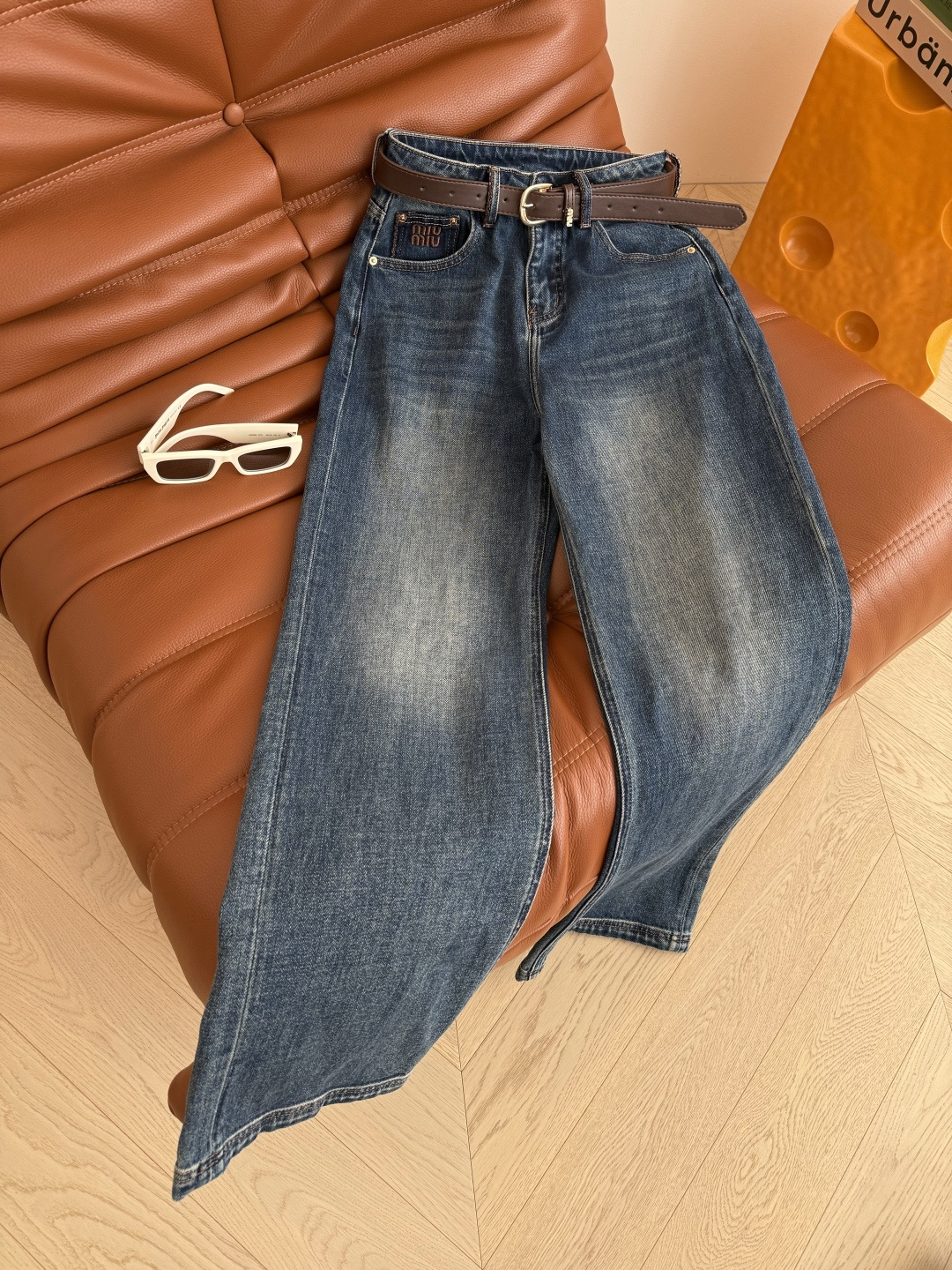 百搭系列款 25FW 字母logo刺绣牛仔裤 复古蓝洗水经典百搭 两个配色的刺绣和腰带可以选择 酒红色和