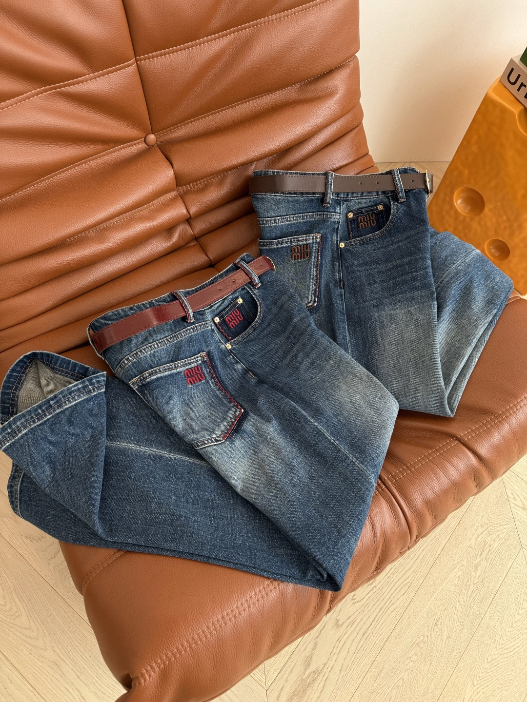 百搭系列款 25FW 字母logo刺绣牛仔裤 复古蓝洗水经典百搭 两个配色的刺绣和腰带可以选择 酒红色和