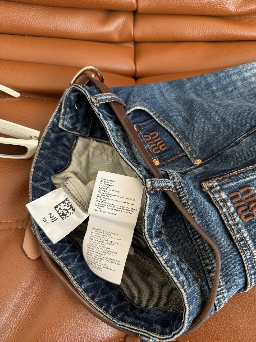 百搭系列款 25FW 字母logo刺绣牛仔裤 复古蓝洗水经典百搭 两个配色的刺绣和腰带可以选择 酒红色和