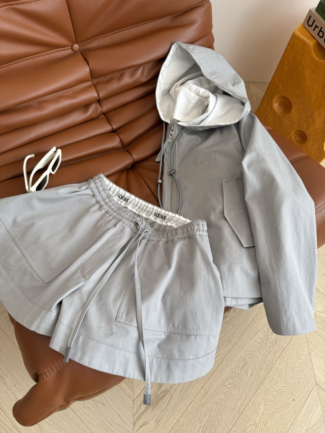 25FW 经典logo刺绣一套搭配 这一套太好看了啊 超高颜值 颜色是灰蓝色 很特别实物更好看 斗篷式连