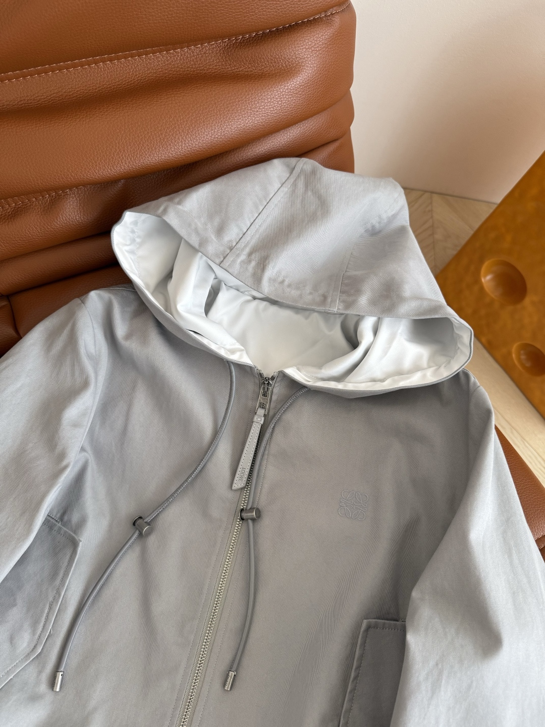 25FW 经典logo刺绣一套搭配 这一套太好看了啊 超高颜值 颜色是灰蓝色 很特别实物更好看 斗篷式连