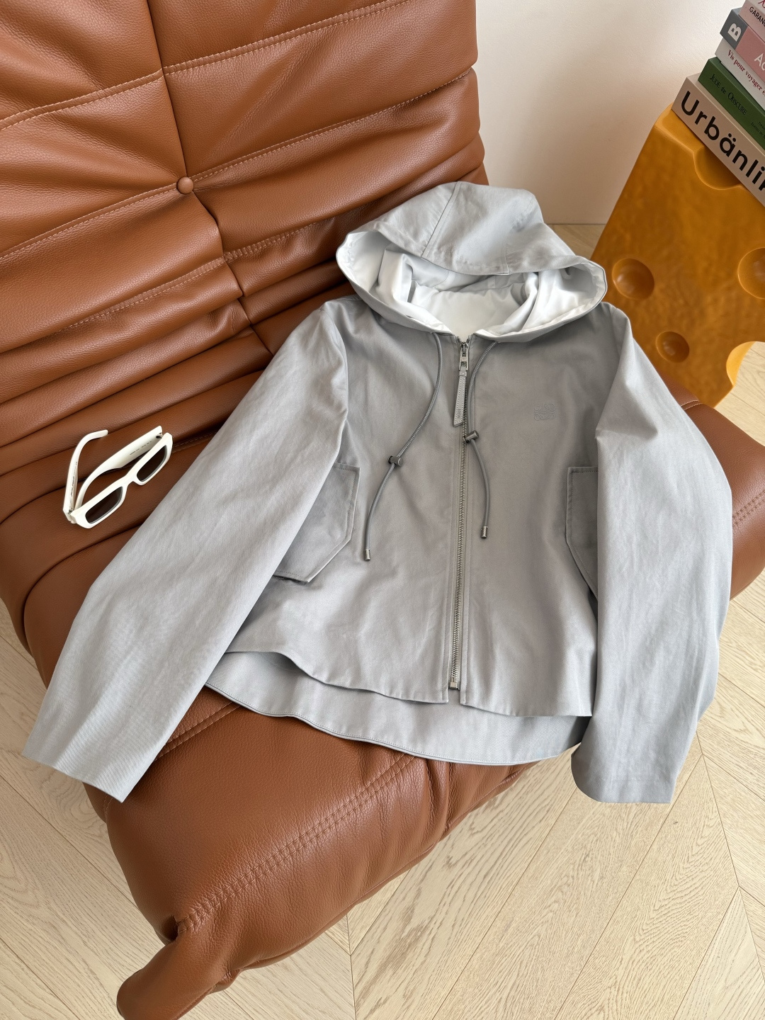 25FW 经典logo刺绣一套搭配 这一套太好看了啊 超高颜值 颜色是灰蓝色 很特别实物更好看 斗篷式连