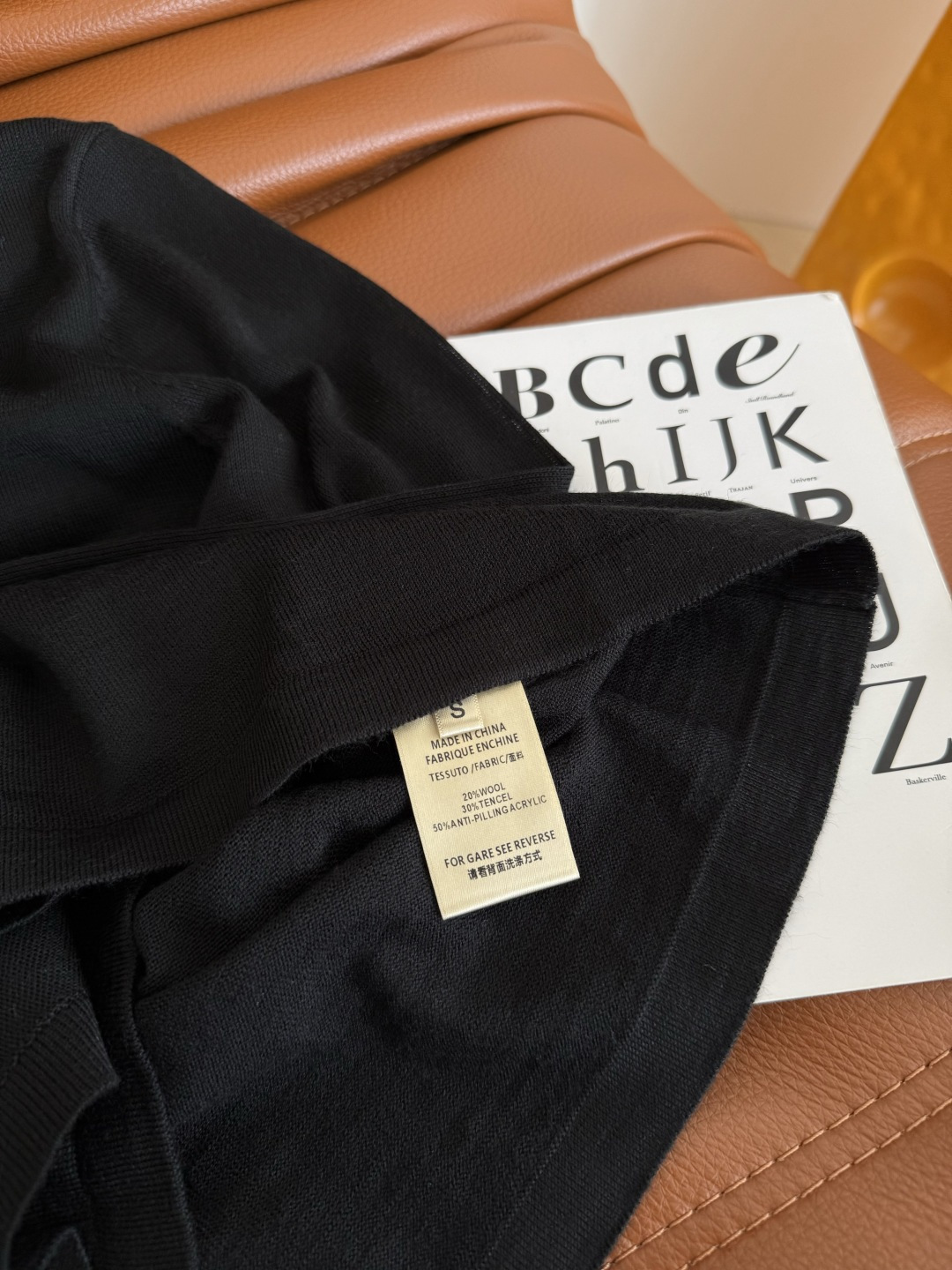 25秋冬 飘带围巾式设计针织打底衫 实穿又有设计感 超级吸睛的设计 领口是长飘带围巾设计 上身太好看了 