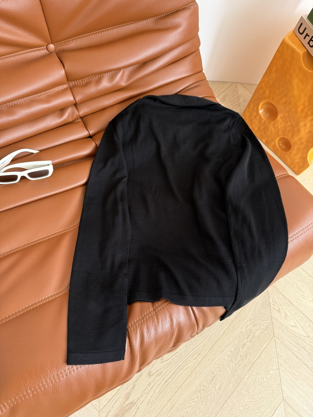 25秋冬 飘带围巾式设计针织打底衫 实穿又有设计感 超级吸睛的设计 领口是长飘带围巾设计 上身太好看了 