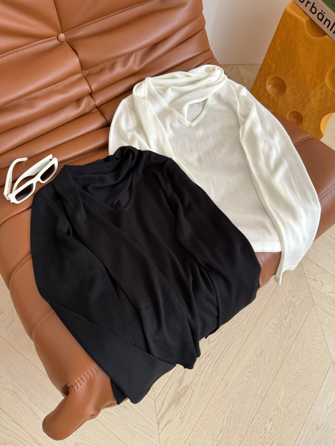 25秋冬 飘带围巾式设计针织打底衫 实穿又有设计感 超级吸睛的设计 领口是长飘带围巾设计 上身太好看了 