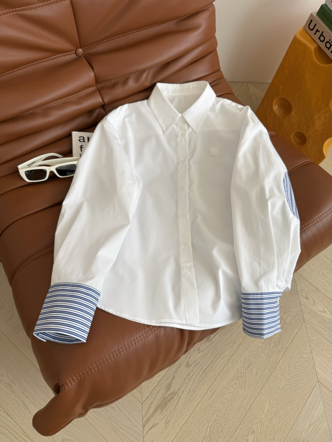 25早秋 腔调感设计～肘部补丁设计衬衫 袖口也是蓝色条纹拼接 很有设计感 清新减龄 一整个时髦Look 