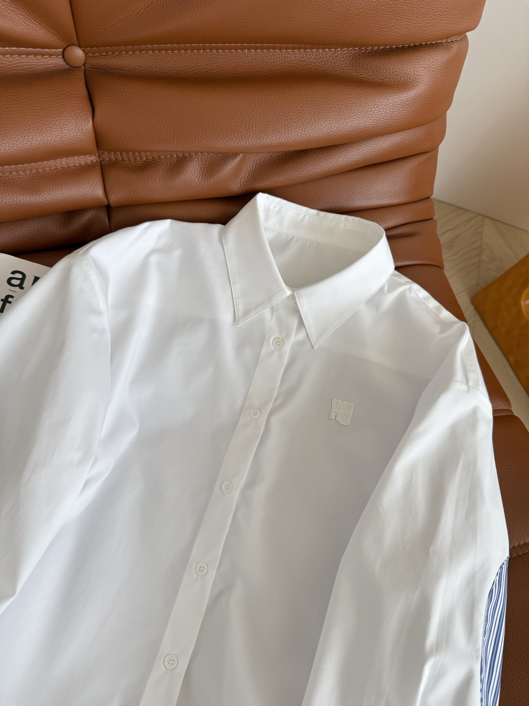 25早秋 腔调感设计～肘部补丁设计衬衫 袖口也是蓝色条纹拼接 很有设计感 清新减龄 一整个时髦Look 