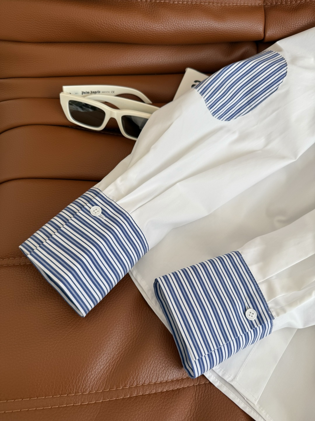 25早秋 腔调感设计～肘部补丁设计衬衫 袖口也是蓝色条纹拼接 很有设计感 清新减龄 一整个时髦Look 