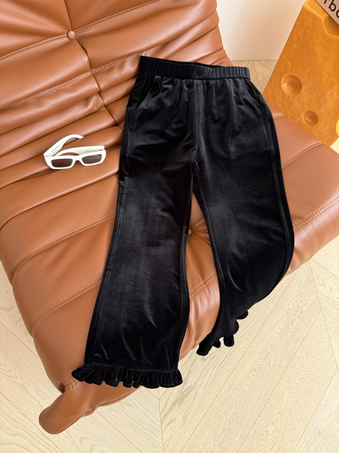 瘦瘦瘦！好穿好看 25新款 木耳花边拼接九分微喇丝绒裤 上身直接变身小鸟腿 简直是梨形身材的本命裤 版型