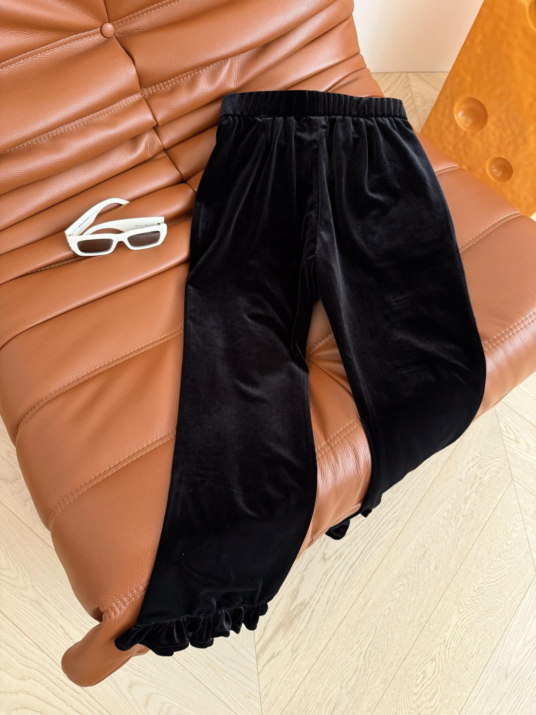 瘦瘦瘦！好穿好看 25新款 木耳花边拼接九分微喇丝绒裤 上身直接变身小鸟腿 简直是梨形身材的本命裤 版型