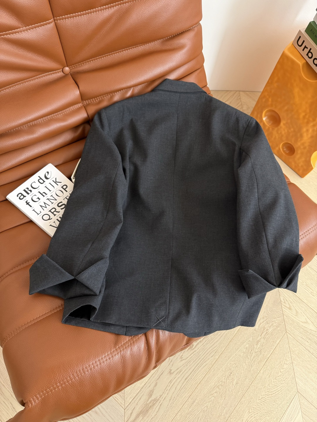 重工廓形感西装🧡🧡25秋冬 手工钉珠设计深灰西装外套 跳脱常规造型 一秒唤醒时髦型格 宽松廓形包容各种身