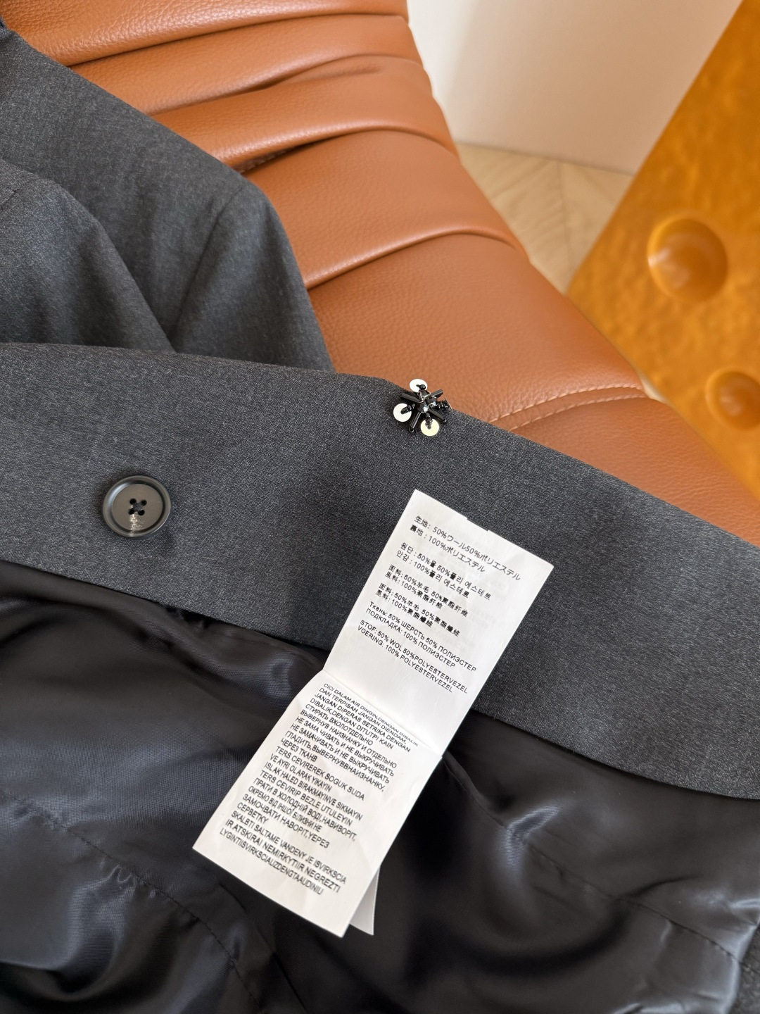 重工廓形感西装🧡🧡25秋冬 手工钉珠设计深灰西装外套 跳脱常规造型 一秒唤醒时髦型格 宽松廓形包容各种身